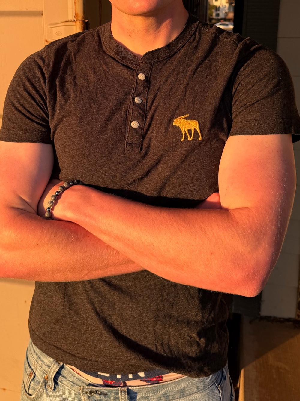 ABERCROMBIE MEN Charcoal Henley T-Shirt EXPLODED Moose Logo FRONT BUTTON MUSCLE